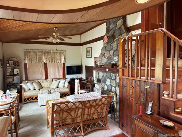 11 Rocky Trail, Greenwood Lake, NY 10925