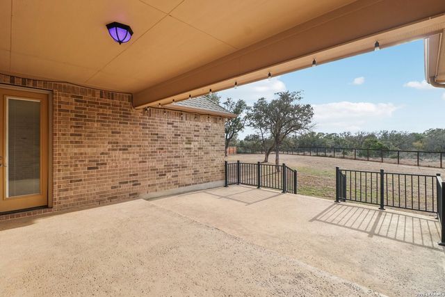 598 Texas Bend, Castroville, TX 78009