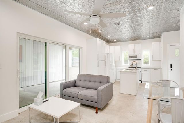 2801 Cedarview DR A, Austin, TX 78704