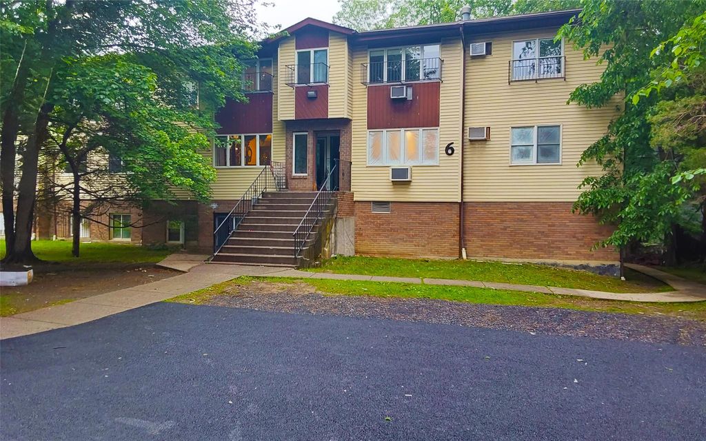 6 Stropkov Court 304, Monroe, NY 10950