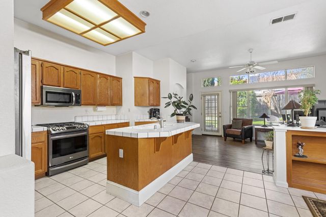 5316 Heritage Ct, Rocklin, CA 95765