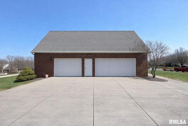 1100 HILLCREST Drive, Washington, IL 61571