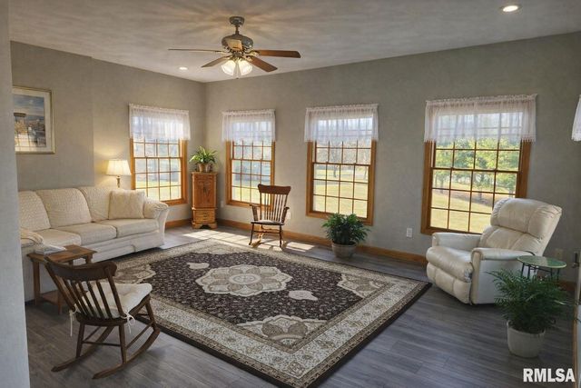 1100 HILLCREST Drive, Washington, IL 61571