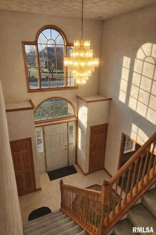 1100 HILLCREST Drive, Washington, IL 61571