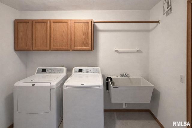 1100 HILLCREST Drive, Washington, IL 61571