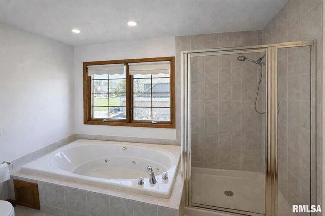 1100 HILLCREST Drive, Washington, IL 61571