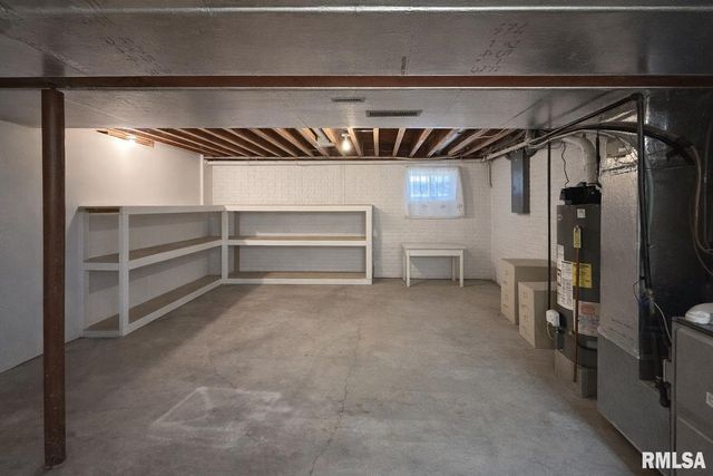 1100 HILLCREST Drive, Washington, IL 61571