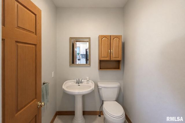 1100 HILLCREST Drive, Washington, IL 61571