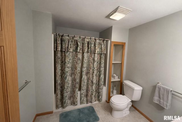 1100 HILLCREST Drive, Washington, IL 61571