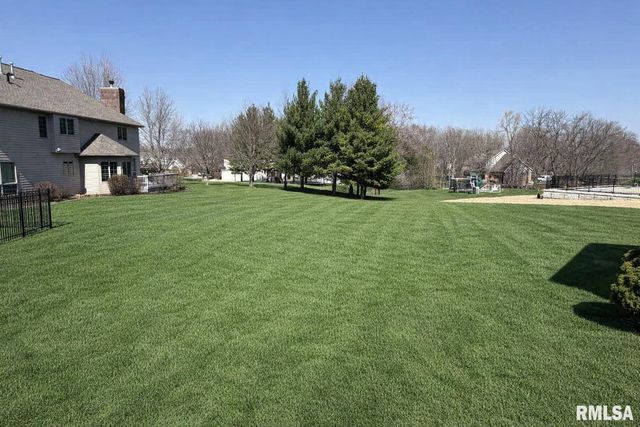 1100 HILLCREST Drive, Washington, IL 61571