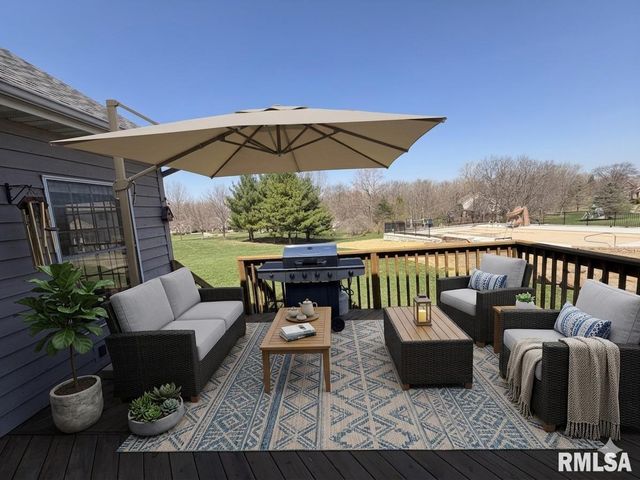 1100 HILLCREST Drive, Washington, IL 61571