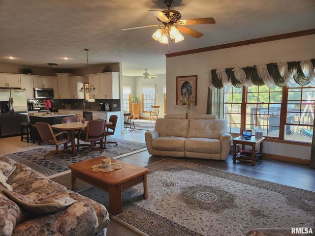 1100 HILLCREST Drive, Washington, IL 61571