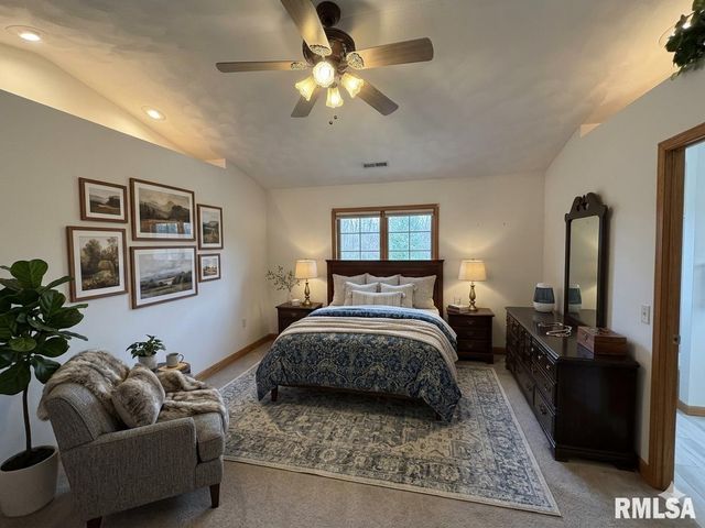 1100 HILLCREST Drive, Washington, IL 61571