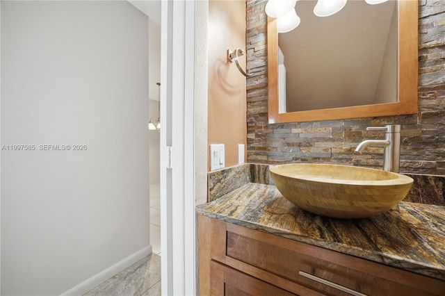 690 SE 23rd Ave 4, Pompano Beach, FL 33062