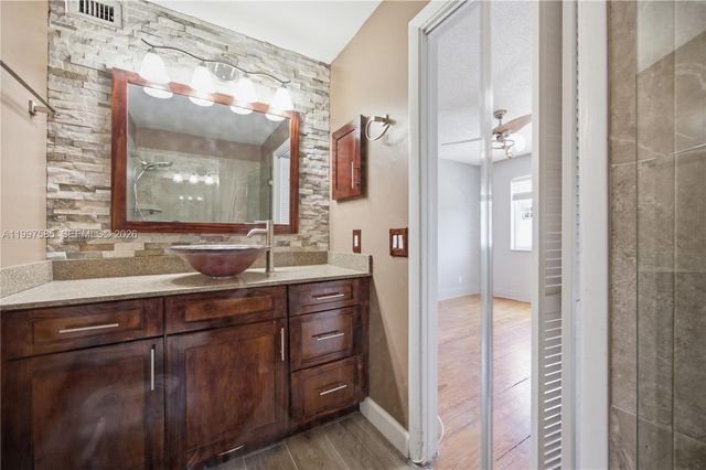 690 SE 23rd Ave 4, Pompano Beach, FL 33062
