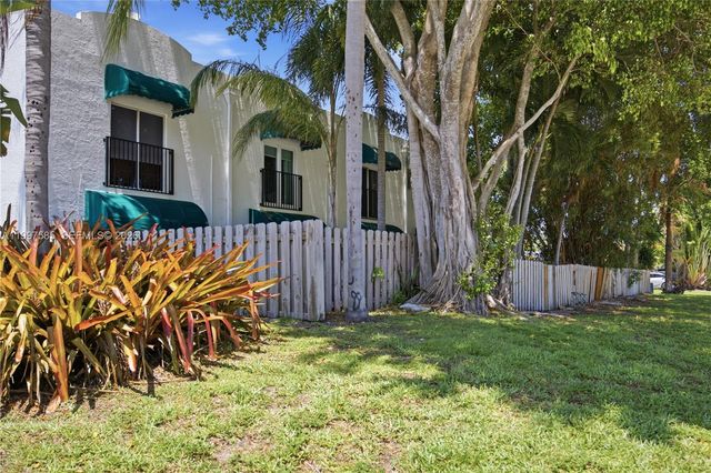 690 SE 23rd Ave 4, Pompano Beach, FL 33062