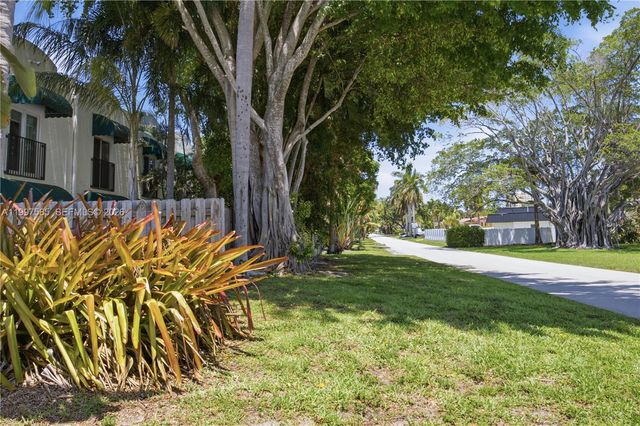 690 SE 23rd Ave 4, Pompano Beach, FL 33062