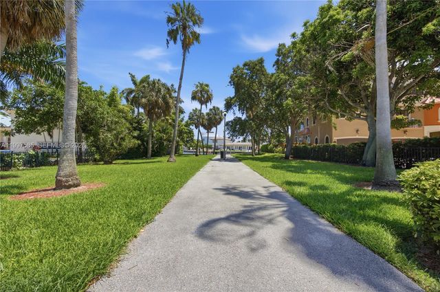 690 SE 23rd Ave 4, Pompano Beach, FL 33062