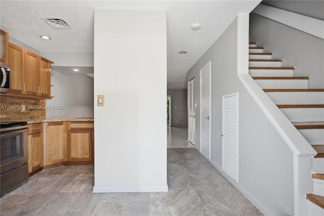 690 SE 23rd Ave 4, Pompano Beach, FL 33062