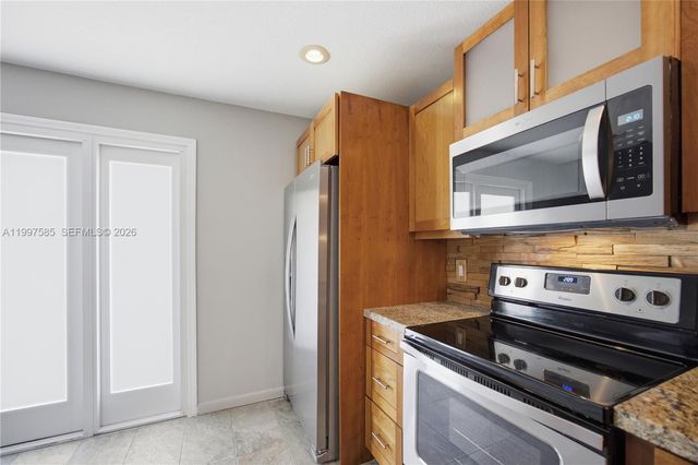 690 SE 23rd Ave 4, Pompano Beach, FL 33062