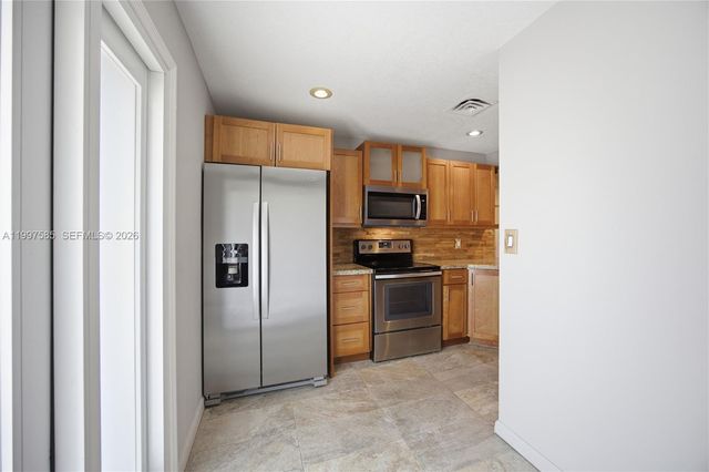690 SE 23rd Ave 4, Pompano Beach, FL 33062