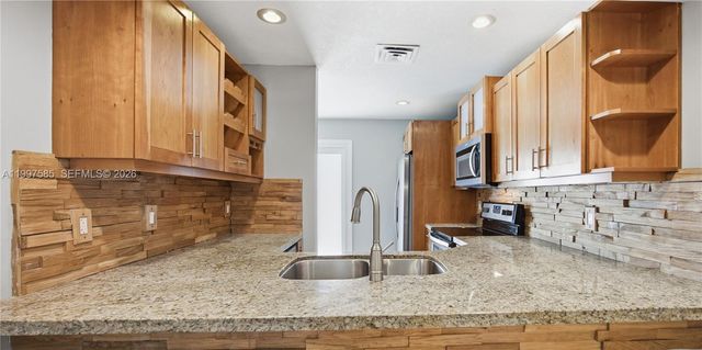 690 SE 23rd Ave 4, Pompano Beach, FL 33062