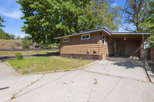 3216 & 3218 N N MAPLE St, Spokane, WA 99205