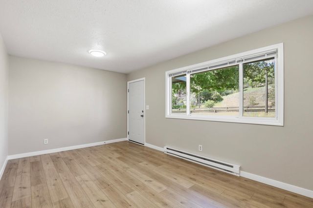 3216 & 3218 N N MAPLE St, Spokane, WA 99205