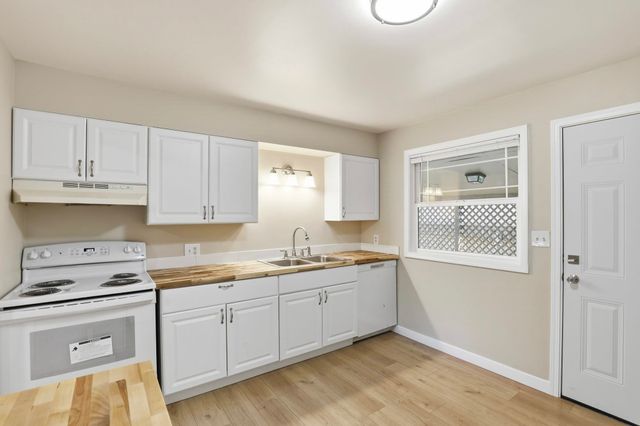 3216 & 3218 N N MAPLE St, Spokane, WA 99205