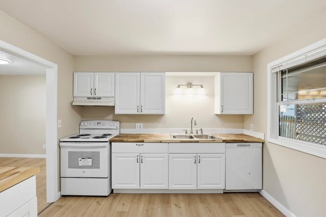 3216 & 3218 N N MAPLE St, Spokane, WA 99205