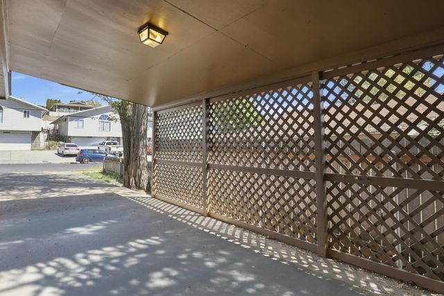 3216 & 3218 N N MAPLE St, Spokane, WA 99205