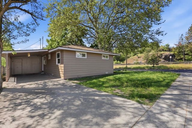 3216 & 3218 N N MAPLE St, Spokane, WA 99205