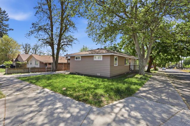 3216 & 3218 N N MAPLE St, Spokane, WA 99205