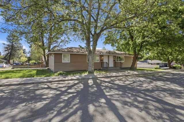 3216 & 3218 N N MAPLE St, Spokane, WA 99205