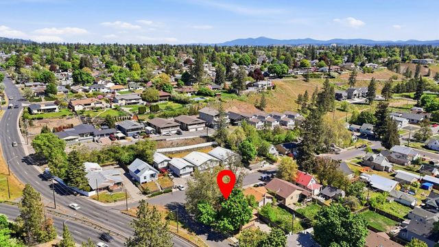 3216 & 3218 N N MAPLE St, Spokane, WA 99205