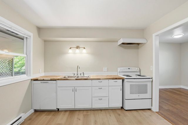 3216 & 3218 N N MAPLE St, Spokane, WA 99205