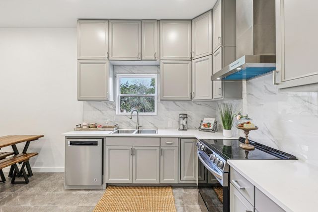 117 Golf Crest DR C, Wimberley, TX 78676