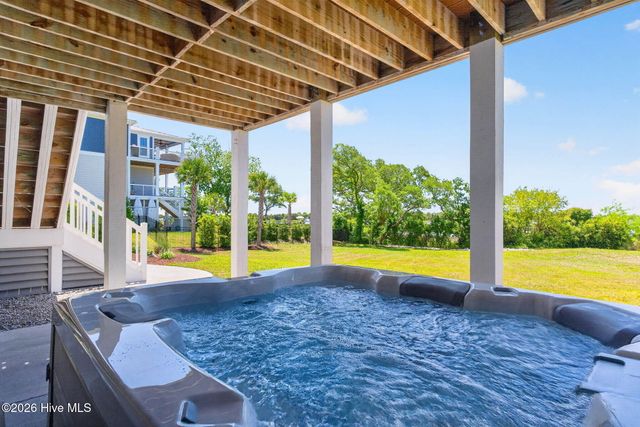 512 Twisted Oak Lane, Sunset Beach, NC 28468