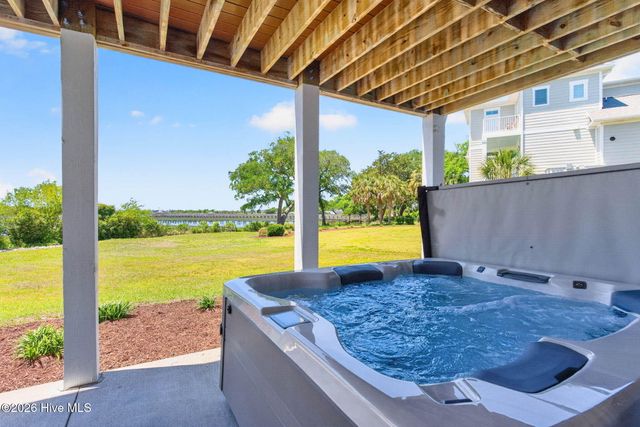 512 Twisted Oak Lane, Sunset Beach, NC 28468
