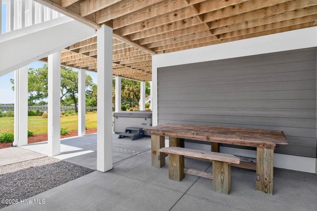 512 Twisted Oak Lane, Sunset Beach, NC 28468