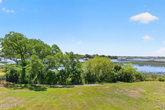 512 Twisted Oak Lane, Sunset Beach, NC 28468