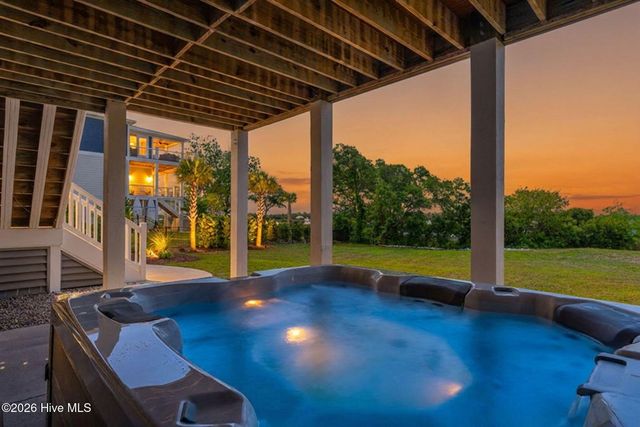 512 Twisted Oak Lane, Sunset Beach, NC 28468