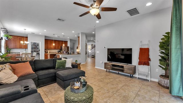 1826 ALTAVISTA CIRCLE, Lakeland, FL 33810