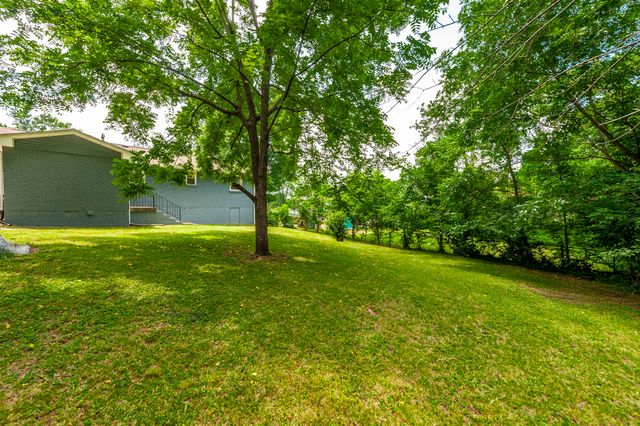 112 Crestmont Dr, Hendersonville, TN 37075
