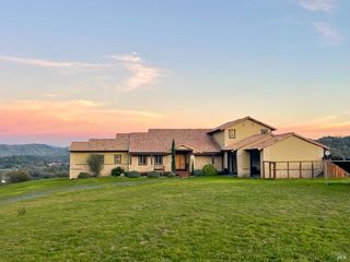 1106 Bel Arbres Dr, Redwood Valley, CA 95470