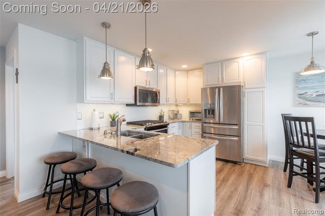 376 Bellevue Avenue, Lake Orion, MI 48362