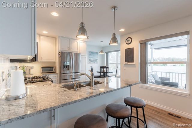 376 Bellevue Avenue, Lake Orion, MI 48362