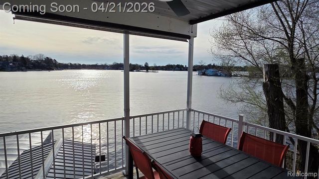 376 Bellevue Avenue, Lake Orion, MI 48362