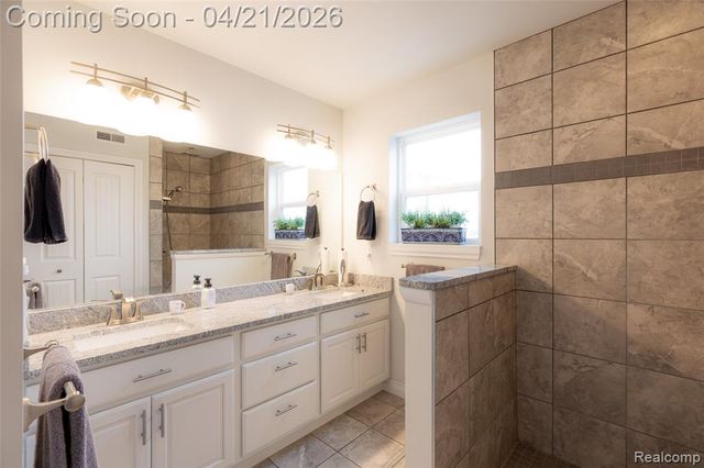 376 Bellevue Avenue, Lake Orion, MI 48362