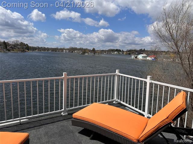376 Bellevue Avenue, Lake Orion, MI 48362